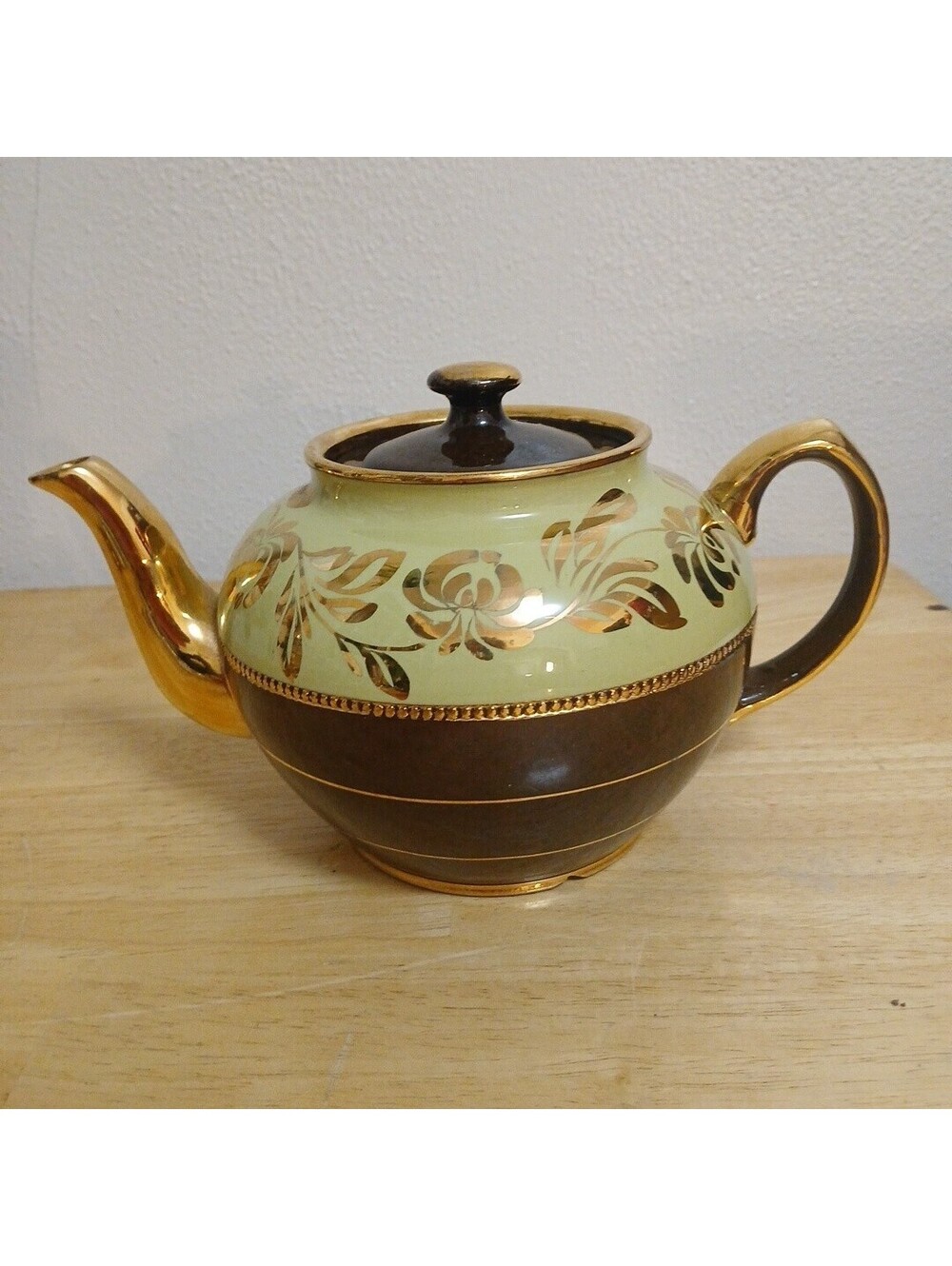 Vintage Sadler Teapot Pattern 2309 Gold Floral Pattern on Cream with Brown Base